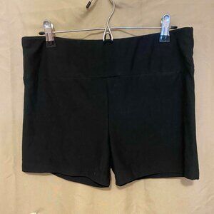WOMEN'S NO BOUNDARIES BLACK SHORTS